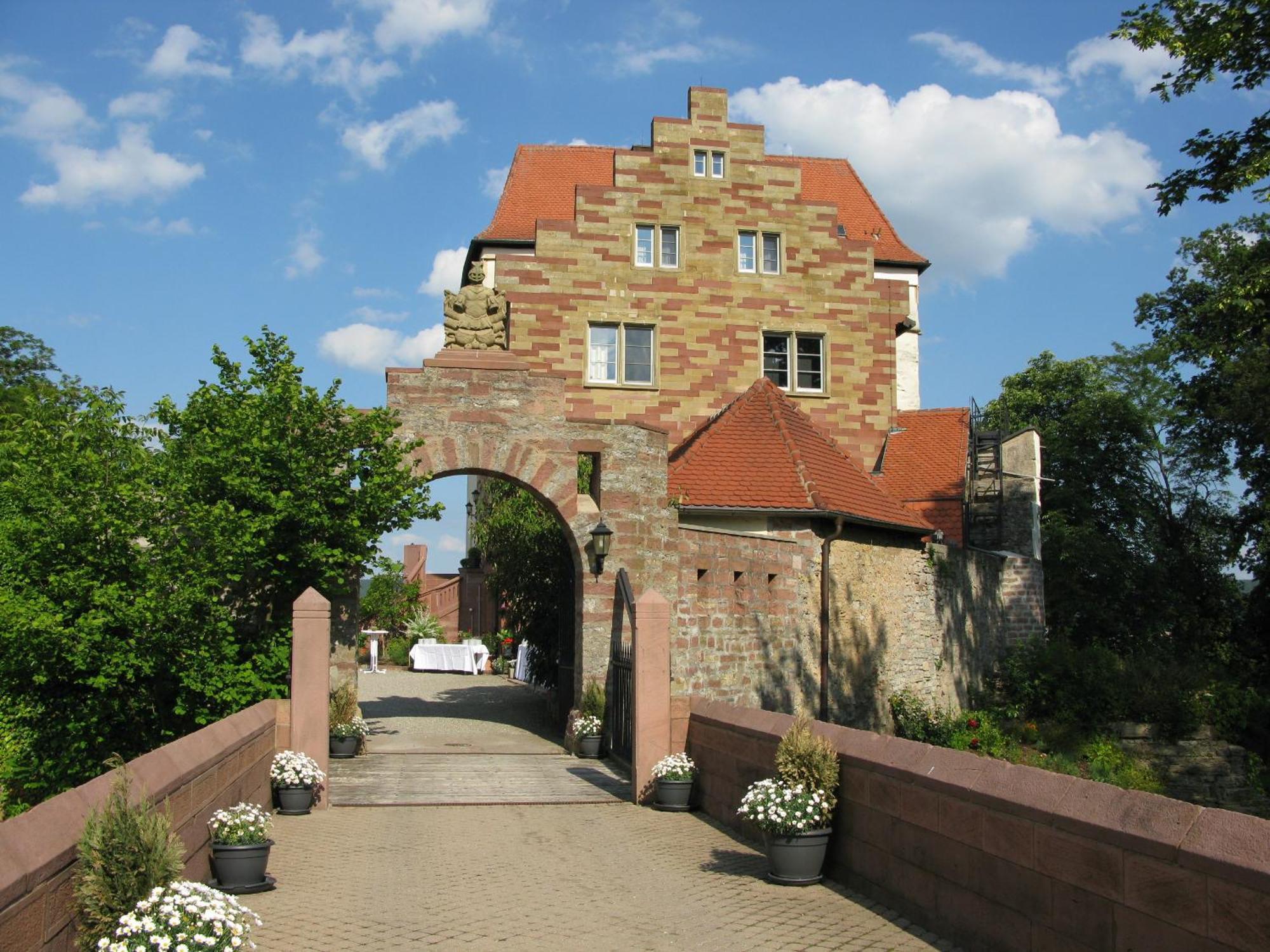 Eventlocation & Hotel Schloss Neuburg Obrigheim Esterno foto