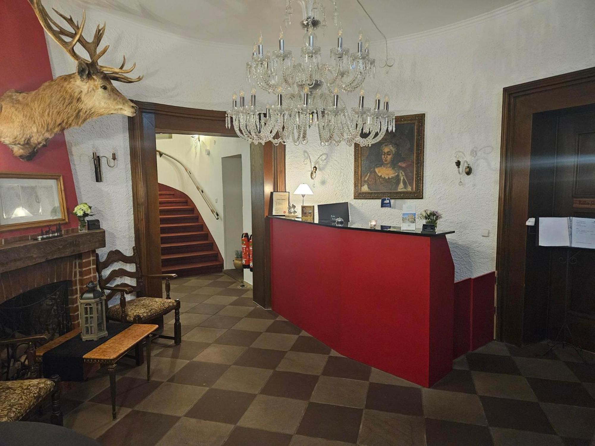 Eventlocation & Hotel Schloss Neuburg Obrigheim Esterno foto